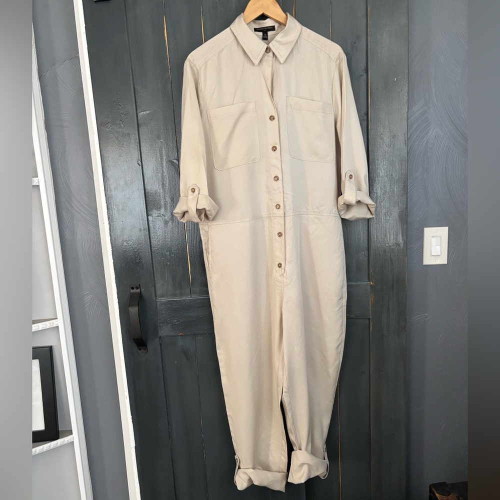 NWT Banana Republic Light Beige Collared Button- down jumpsuit Sz 10